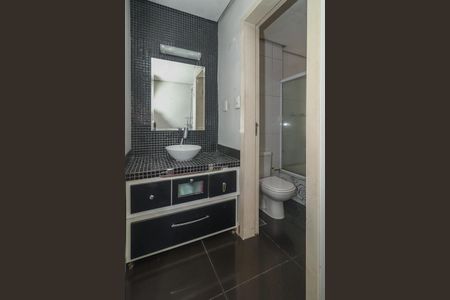 Banheiro da Suíte de apartamento para alugar com 2 quartos, 95m² em Petrópolis, Porto Alegre