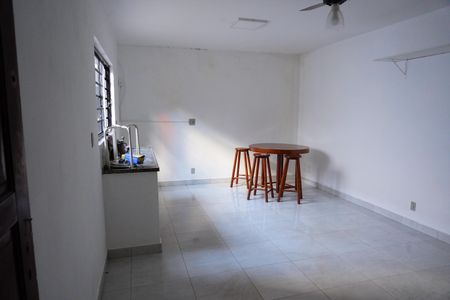 Casa para alugar com 416m², 4 quartos e 6 vagasDispensa