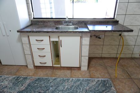 Casa para alugar com 416m², 4 quartos e 6 vagasCozinha 