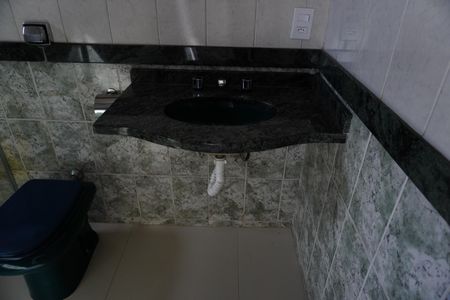 Casa para alugar com 416m², 4 quartos e 6 vagasBanheiro da Suíte 2