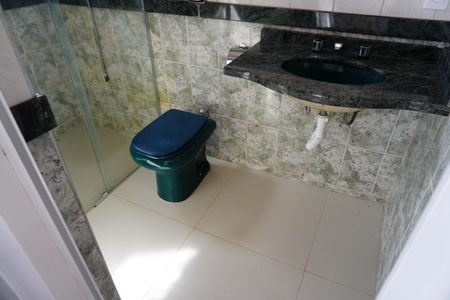 Casa para alugar com 416m², 4 quartos e 6 vagasBanheiro da Suíte 2