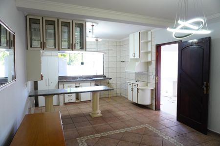 Casa para alugar com 416m², 4 quartos e 6 vagasCozinha 