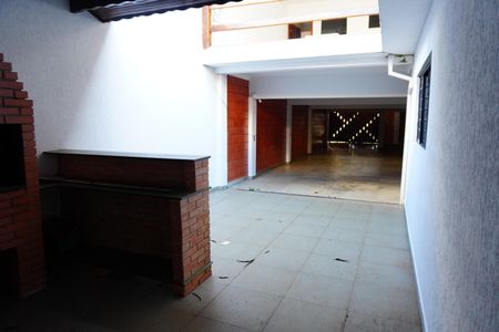 Casa para alugar com 416m², 4 quartos e 6 vagasQuintal