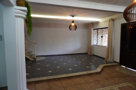 Casa para alugar com 416m², 4 quartos e 6 vagasSala de TV