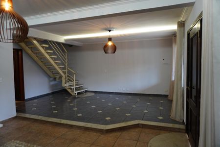 Casa para alugar com 416m², 4 quartos e 6 vagasSala de TV