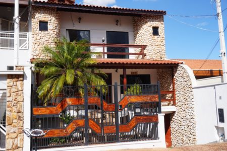 Casa para alugar com 416m², 4 quartos e 6 vagasFachada