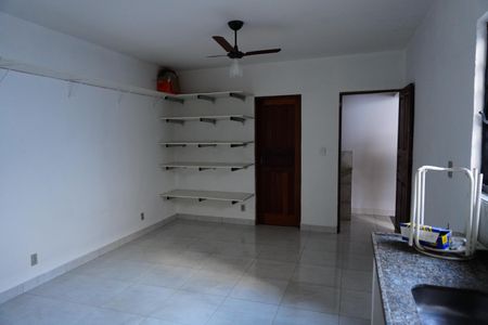 Casa para alugar com 416m², 4 quartos e 6 vagasDispensa