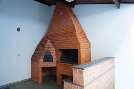 Casa para alugar com 416m², 4 quartos e 6 vagasQuintal