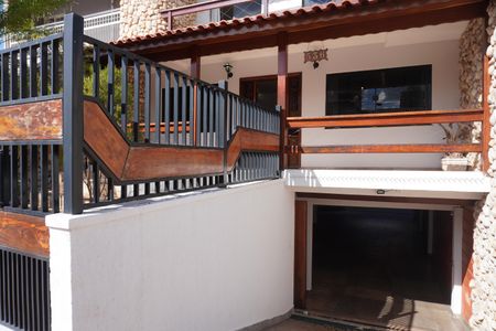 Casa para alugar com 416m², 4 quartos e 6 vagasFachada