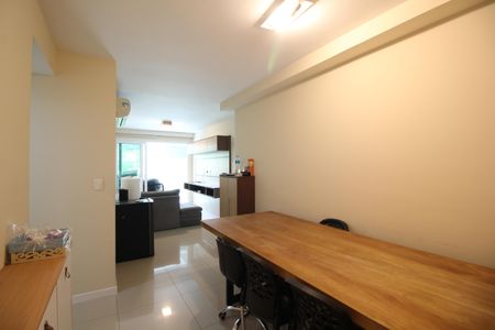 Sala de apartamento para alugar com 2 quartos, 82m² em Barra da Tijuca, Rio de Janeiro