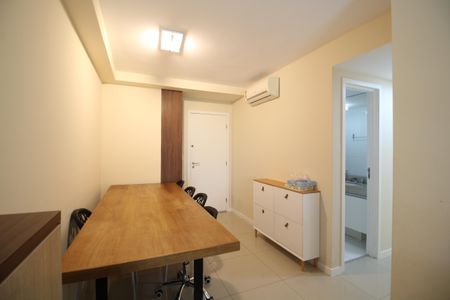 Sala de apartamento para alugar com 2 quartos, 82m² em Barra da Tijuca, Rio de Janeiro