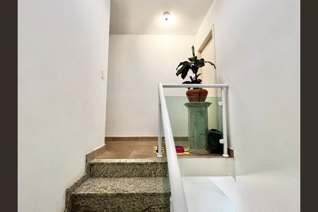 Casa à venda com 138m², 3 quartos e 3 vagasEscada