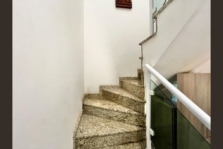 Casa à venda com 138m², 3 quartos e 3 vagasEscada