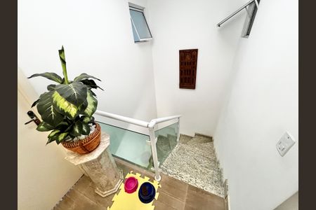 Casa à venda com 138m², 3 quartos e 3 vagasEscada