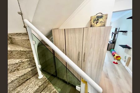 Casa à venda com 138m², 3 quartos e 3 vagasEscada