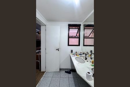 Apartamento à venda com 122m², 4 quartos e 2 vagasBanheiro da Suíte 1