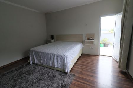 Casa à venda com 360m², 5 quartos e 6 vagasSuíte 1