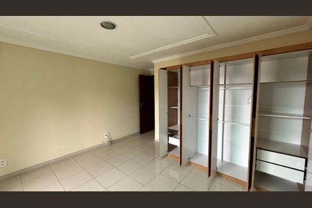 Casa de condomínio para alugar com 300m², 3 quartos e 3 vagasQuarto 2