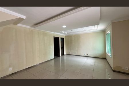 Sala de casa de condomínio para alugar com 3 quartos, 300m² em Vargem Pequena, Rio de Janeiro