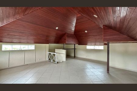 Casa de condomínio para alugar com 300m², 3 quartos e 3 vagasSótão 