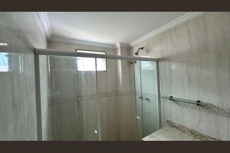 Casa de condomínio para alugar com 300m², 3 quartos e 3 vagasBanheiro quarto 3