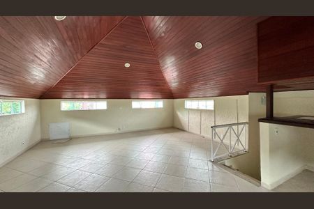 Casa de condomínio para alugar com 300m², 3 quartos e 3 vagasSótão 