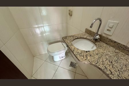 Casa de condomínio para alugar com 300m², 3 quartos e 3 vagasLavabo