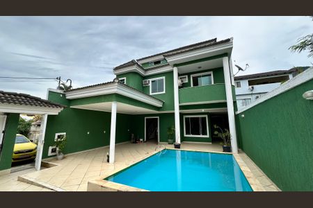 Casa de condomínio para alugar com 300m², 3 quartos e 3 vagasFachada