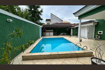 Casa de condomínio para alugar com 300m², 3 quartos e 3 vagasÁrea comum - Piscina