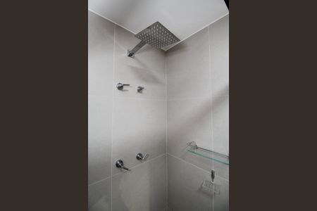 Banheiro de kitnet/studio para alugar com 1 quarto, 25m² em Pinheiros, São Paulo