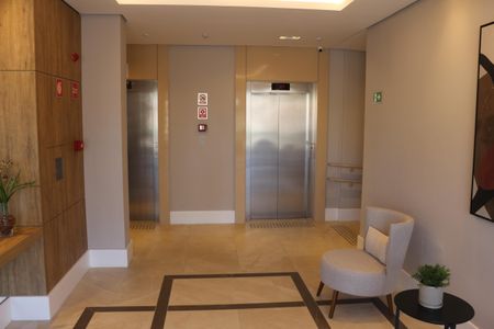 Apartamento para alugar com 85m², 2 quartos e 2 vagasHall social