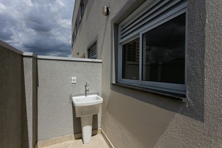 Apartamento para alugar com 37m², 2 quartos e 1 vagaÁrea de Serviço