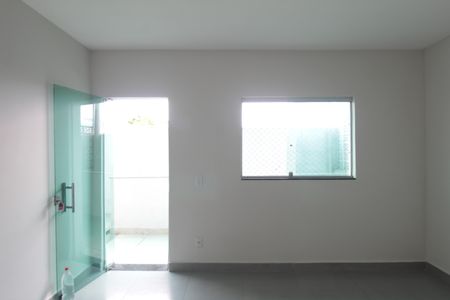 Sala de casa de condomínio para alugar com 2 quartos, 70m² em Minas Caixa, Belo Horizonte