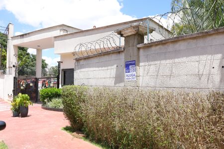 Apartamento para alugar com 42m², 2 quartos e 1 vagaPlaca instalada na fachada do condomínio - Código da placa: JHAR-479