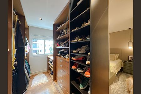 Apartamento à venda com 133m², 3 quartos e 2 vagas Apartamento à venda com 133m², 3 quartos e 2 vagasCloset Suíte 2