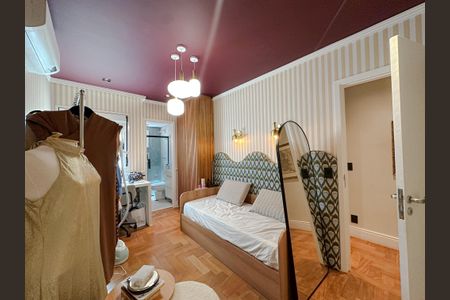 Apartamento à venda com 133m², 3 quartos e 2 vagas Apartamento à venda com 133m², 3 quartos e 2 vagasSuíte 3