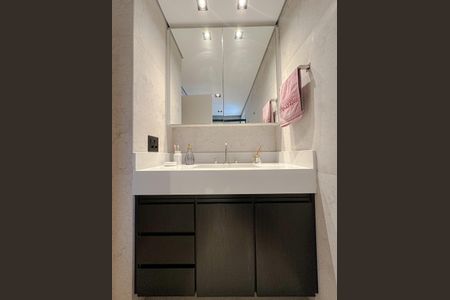 Apartamento à venda com 133m², 3 quartos e 2 vagas Apartamento à venda com 133m², 3 quartos e 2 vagasBanheiro Suíte 2