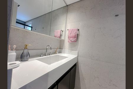 Apartamento à venda com 133m², 3 quartos e 2 vagas Apartamento à venda com 133m², 3 quartos e 2 vagasBanheiro Suíte 2