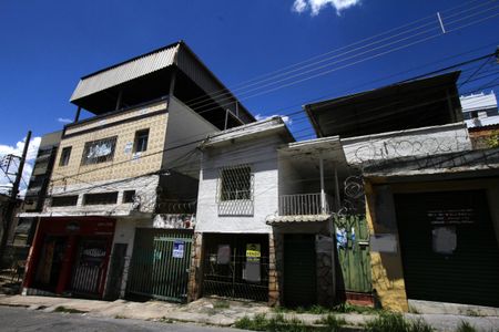 Casa à venda com 336m², 4 quartos e 2 vagasFachada