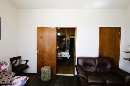 Casa à venda com 336m², 4 quartos e 2 vagasSala