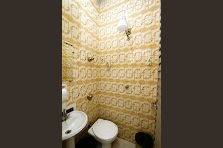 Casa à venda com 336m², 4 quartos e 2 vagasBanheiro de serviço