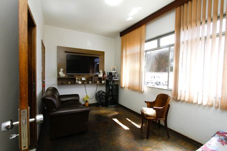 Sala de casa à venda com 4 quartos, 336m² em Carlos Prates, Belo Horizonte