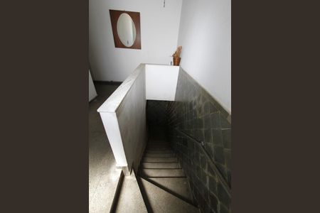 Casa à venda com 336m², 4 quartos e 2 vagasEscada