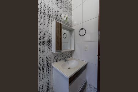 Casa de condomínio à venda com 44m², 2 quartos e 1 vaga Casa de condomínio à venda com 44m², 2 quartos e 1 vagaBanheiro