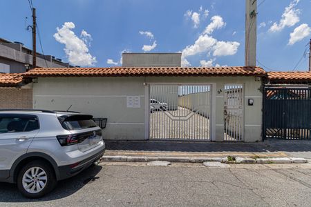 Casa de condomínio à venda com 44m², 2 quartos e 1 vaga Casa de condomínio à venda com 44m², 2 quartos e 1 vagaFachada