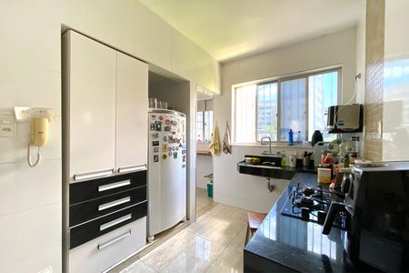 Apartamento à venda com 220m², 4 quartos e 2 vagasCozinha