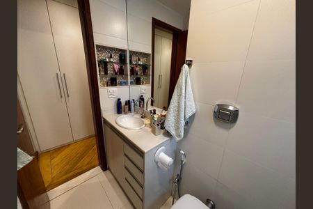 Apartamento à venda com 108m², 2 quartos e 1 vagaBanheiro da Suíte