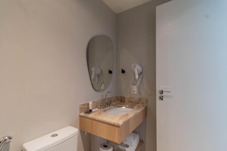 Banheiro de kitnet/studio à venda com 1 quarto, 28m² em Perdizes, São Paulo