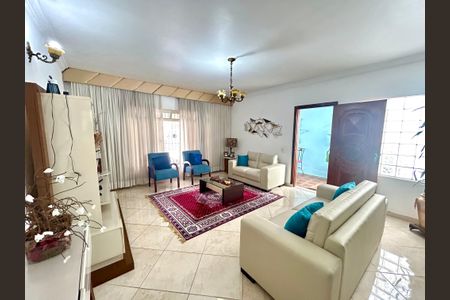 Casa à venda com 189m², 3 quartos e 2 vagas