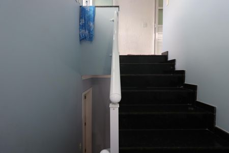 Casa à venda com 152m², 3 quartos e 2 vagasEscada para a cobertura